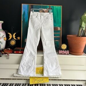 American Eagle Outfitters White High Rise Artist Flare Jeans Size 6 Short